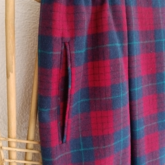 Vintage Pendleton Plaid Pleated Wool Skirt / Size 16 - Picture 5 of 11